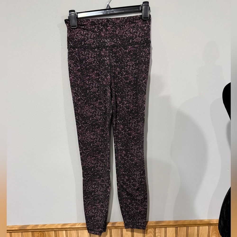 We Wander Recycled Activewear Leggings | Speckled Print | Small